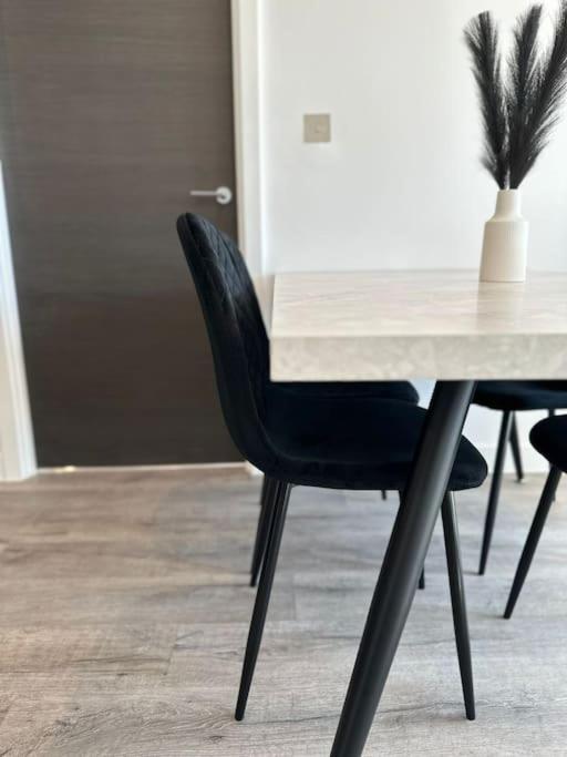 Stylish Central York Apartment Free Parking & Gym Exterior foto